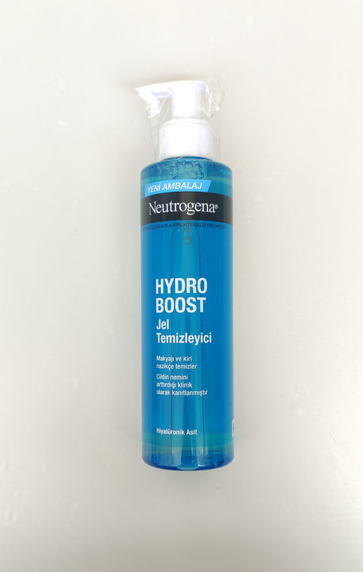 ژل شست و شوی صورت نوتروژینا مدل Hydro Boost مناسب انوع پوست حجم 200 میل